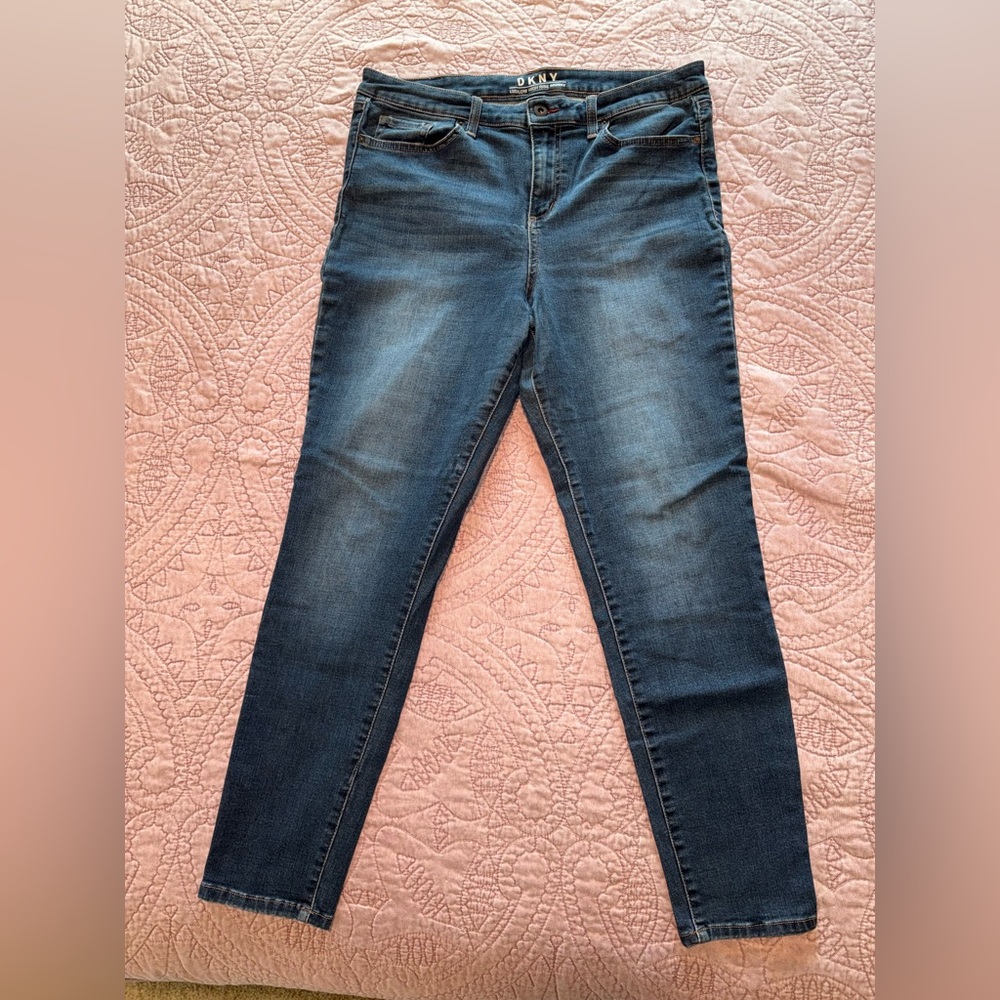 DKNY Women's Blue Skinny Jeans -Ludlow